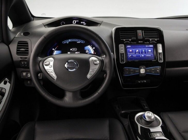 2013 Nissan Leaf — интерьер