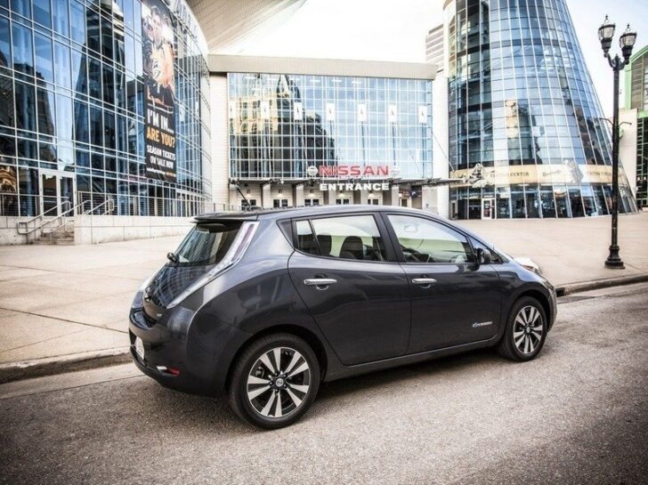 2013 Nissan Leaf — вид сбоку
