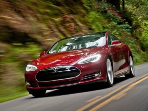 Tesla Model S — самый быстрый электрокар в мире