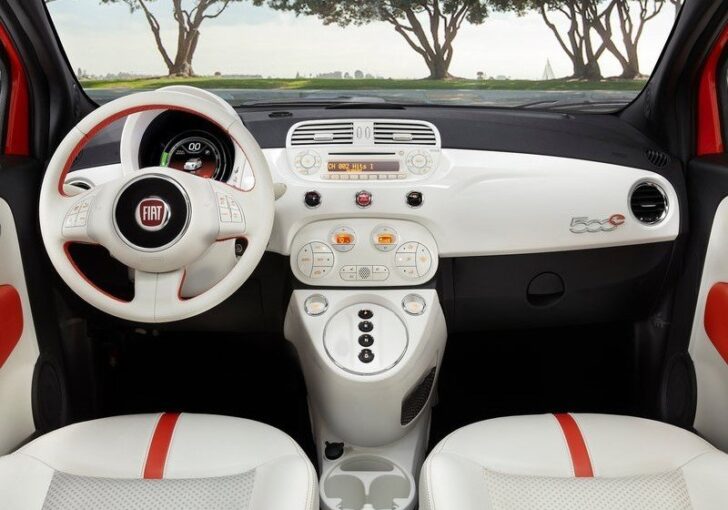 2014 Fiat 500e — интерьер