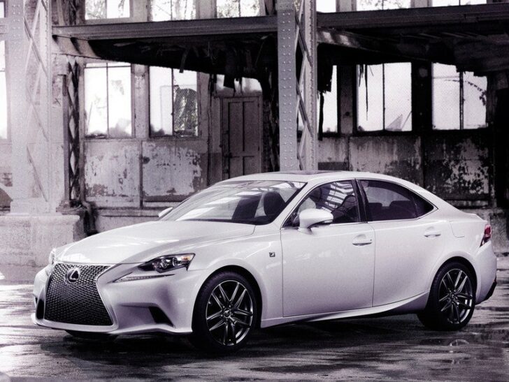 Опубликованы первые официальные снимки нового Lexus IS