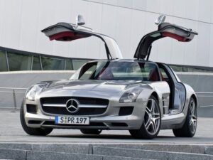 Суперкар Mercedes-Benz SLS AMG получит «младшего брата»