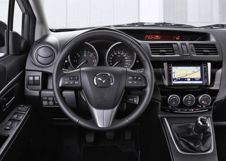 2013 Mazda5 — интерьер