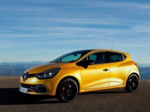 В марте стартуют продажи «заряженного» хэтчбека Renault Clio RS 200