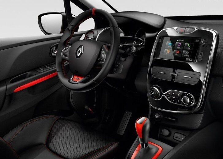 2013 Renault Clio RS 200 — панель приборов и центральная консоль