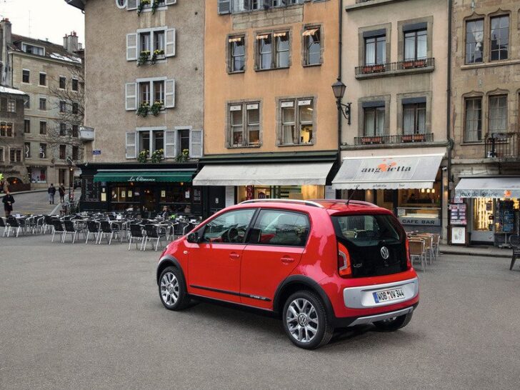 2013 VW cross up! — вид сзади