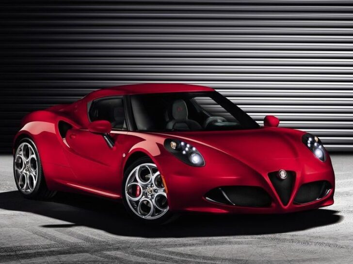 Новое заднеприводное купе Alfa Romeo 4C отметилось фотопремьерой