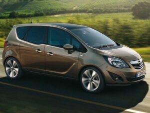 Компания Opel проводит дорожное тестирование обновленного минивэна Meriva