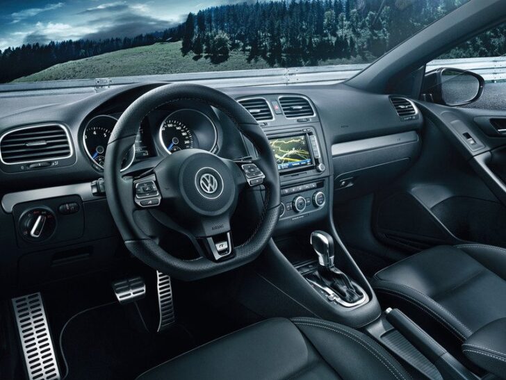 Volkswagen Golf R Cabriolet — интерьер