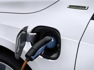 Зарядка Volvo V60 Plug-in Hybrid