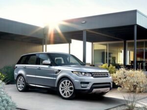 Компания Land Rover начала дорожное тестирование «заряженной» модификации кроссовера Range Rover Sport