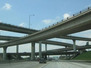 Компании Tesla и PayPal готовы финансировать реконструкцию шоссе в Лос-Анджелесе