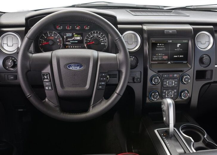 2014 Ford F-150 — интерьер