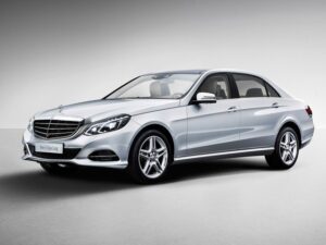 Компания Mercedes-Benz уверенно лидирует в премиальном сегменте авторынка России