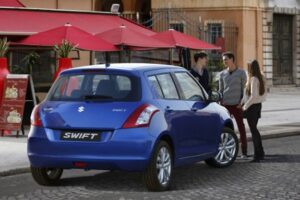 2014 Suzuki Swift — вид сзади