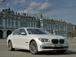 «Семерка» BMW нового поколения будет легче, чем модель 5-й серии