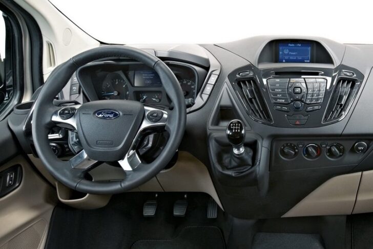 Ford Tourneo Custom — передняя панель