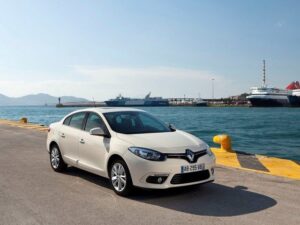 Электрический Renault Fluence превратили в такси с автопилотом
