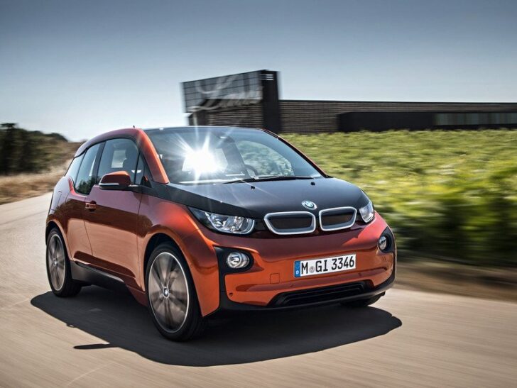 Компания BMW представила «первый в мире премиальный электромобиль»