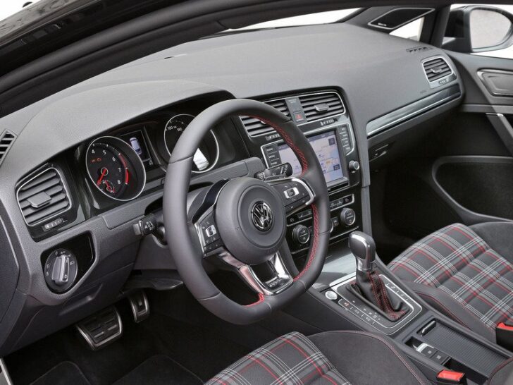 2014 Volkswagen Golf GTI — интерьер