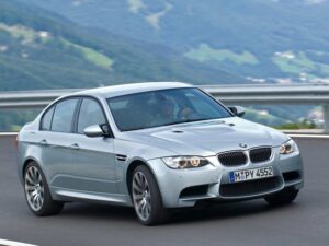 Компания BMW планирует перенести дебют седана М3 нового поколения на январь