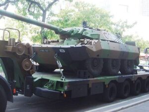 Транспортировка французского легкого танка AMX-10 RC