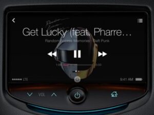 Apple разрабатывает новую автомобильную мультимедийную систему