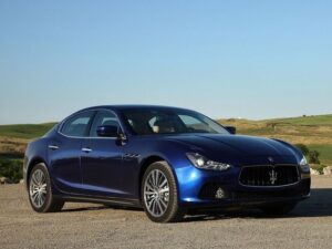 Стали известны российские цены седана Maserati Ghibli
