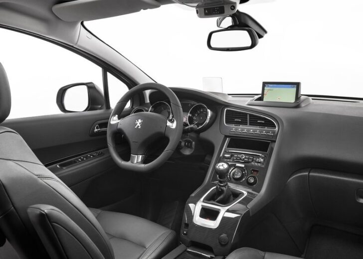2014 Peugeot 5008 — интерьер