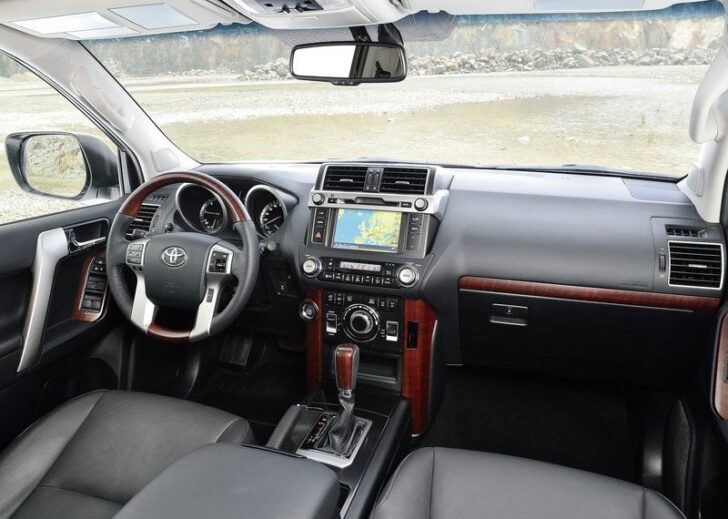 2014 Toyota Land Cruiser — интерьер
