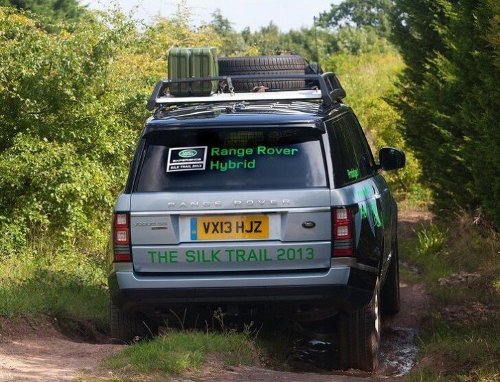 2015 Land Rover Range Rover Hybrid — вид сзади
