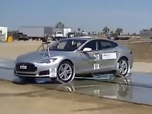 Электрический седан Tesla Model S прошёл все тесты на безопасность
