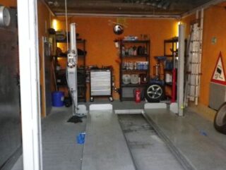 Комбинированная отделка гаража