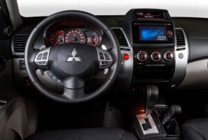 2014 Mitsubishi Pajero Sport — интерьер