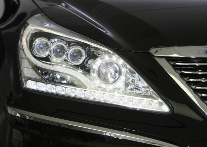 Hyundai Equus Limousine — головная оптика