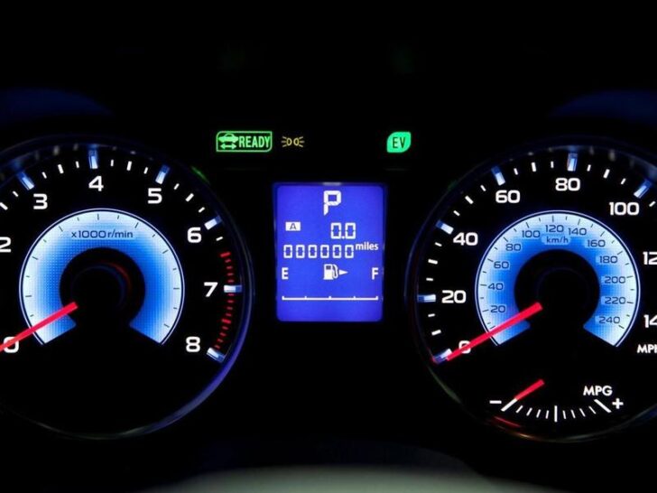 2014 Subaru XV Crosstrek Hybrid — панель приборов