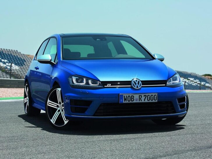 Стоимость «заряженного» хетчбэка Volkswagen Golf R стартует с отметки 1,59 млн. рублей