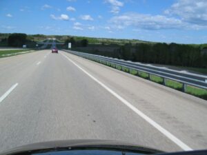 В «Автодоре» предлагают уменьшить ширину полос на российских автомагистралях