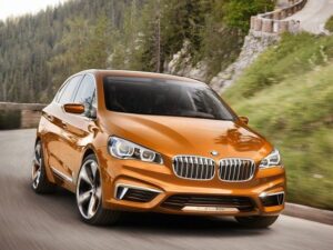 Компания BMW проводит дорожное тестирование прототипов своих первых компактвэнов