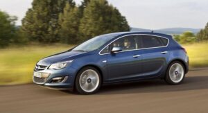 2014 Opel Astra — вид сбоку