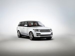 Land Rover выпустил удлиненную версию внедорожника Range Rover