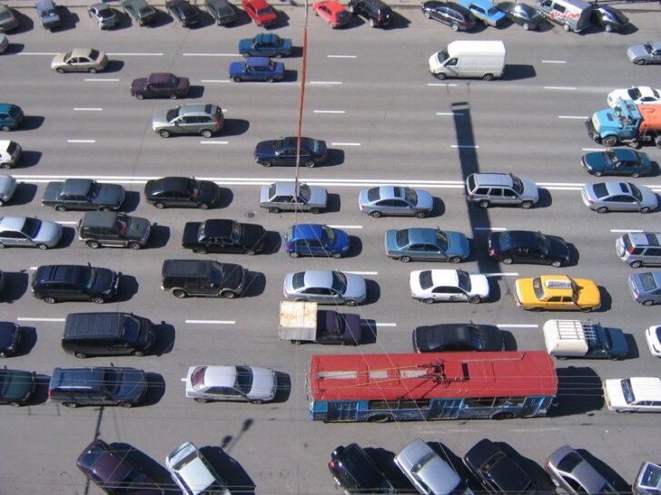 Владельцы автомобилей с московской регистрацией не будут платить за парковку в выходные