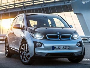 BMW не собирается разрабатывать кроссовер с электродвигателем