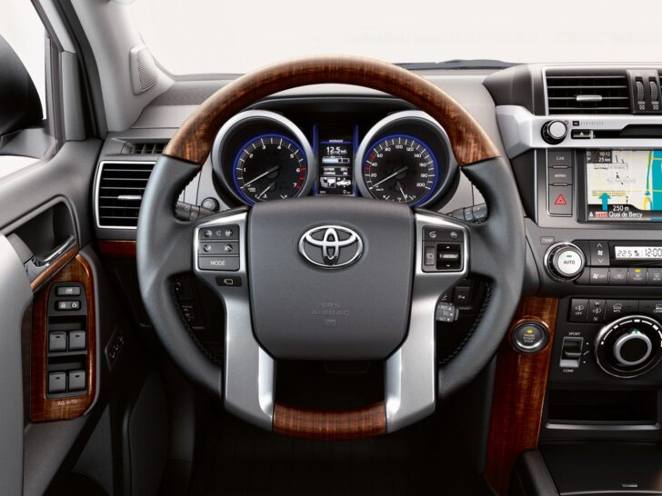 Toyota Land Cruiser Prado — интерьер