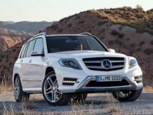 Компания Mercedes-Benz продолжает дорожное тестирование кроссовера GLK-Class нового поколения