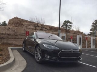 Зарядка Tesla Model S