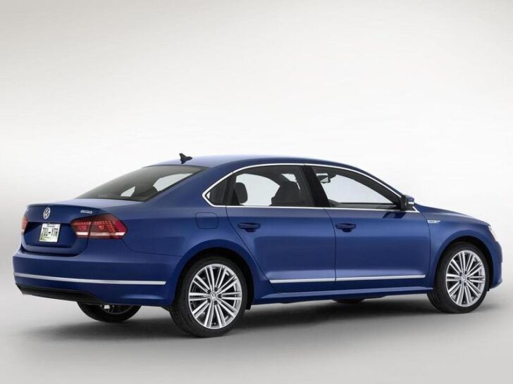 Volkswagen Passat BlueMotion — вид сбоку