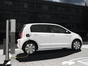 Владельцы Volkswagen e-up! смогут бесплатно брать напрокат автомобили с ДВС