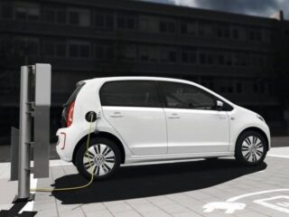 Volkswagen e-up! на зарядке