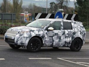 Новые внедорожники Land Rover Discovery засекли на испытаниях